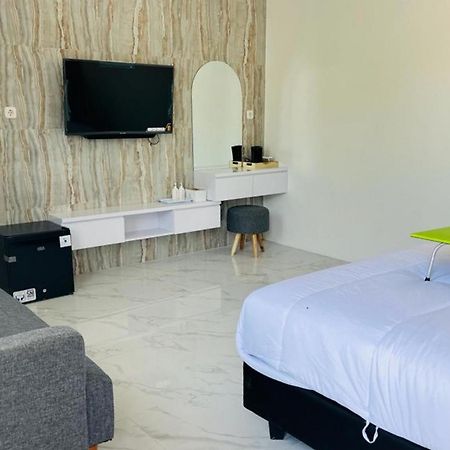 Urbanview Hotel Nimara Ngawi By Reddoorz Екстериор снимка