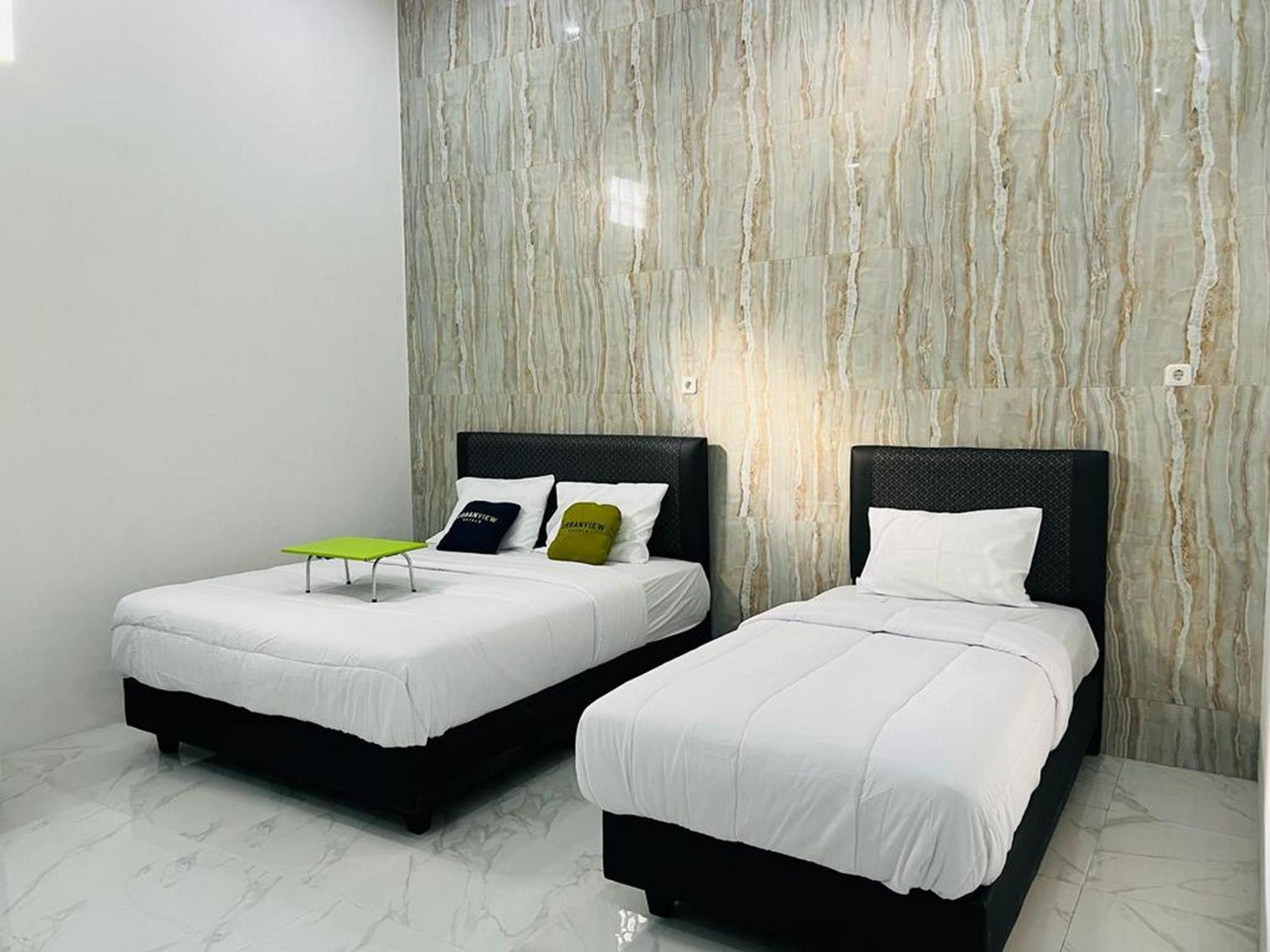 Urbanview Hotel Nimara Ngawi By Reddoorz Екстериор снимка