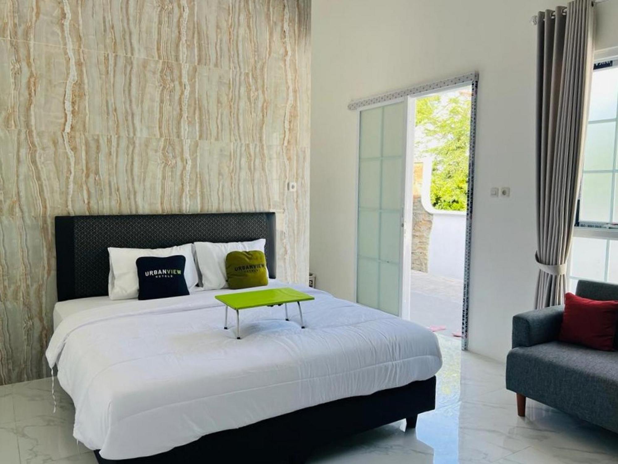 Urbanview Hotel Nimara Ngawi By Reddoorz Екстериор снимка