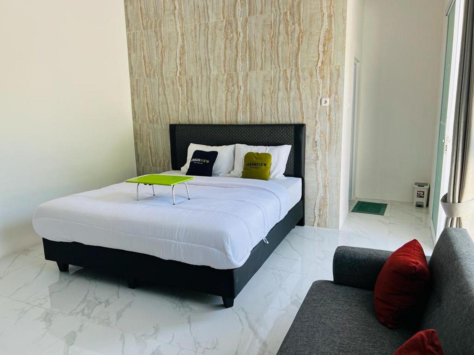 Urbanview Hotel Nimara Ngawi By Reddoorz Екстериор снимка