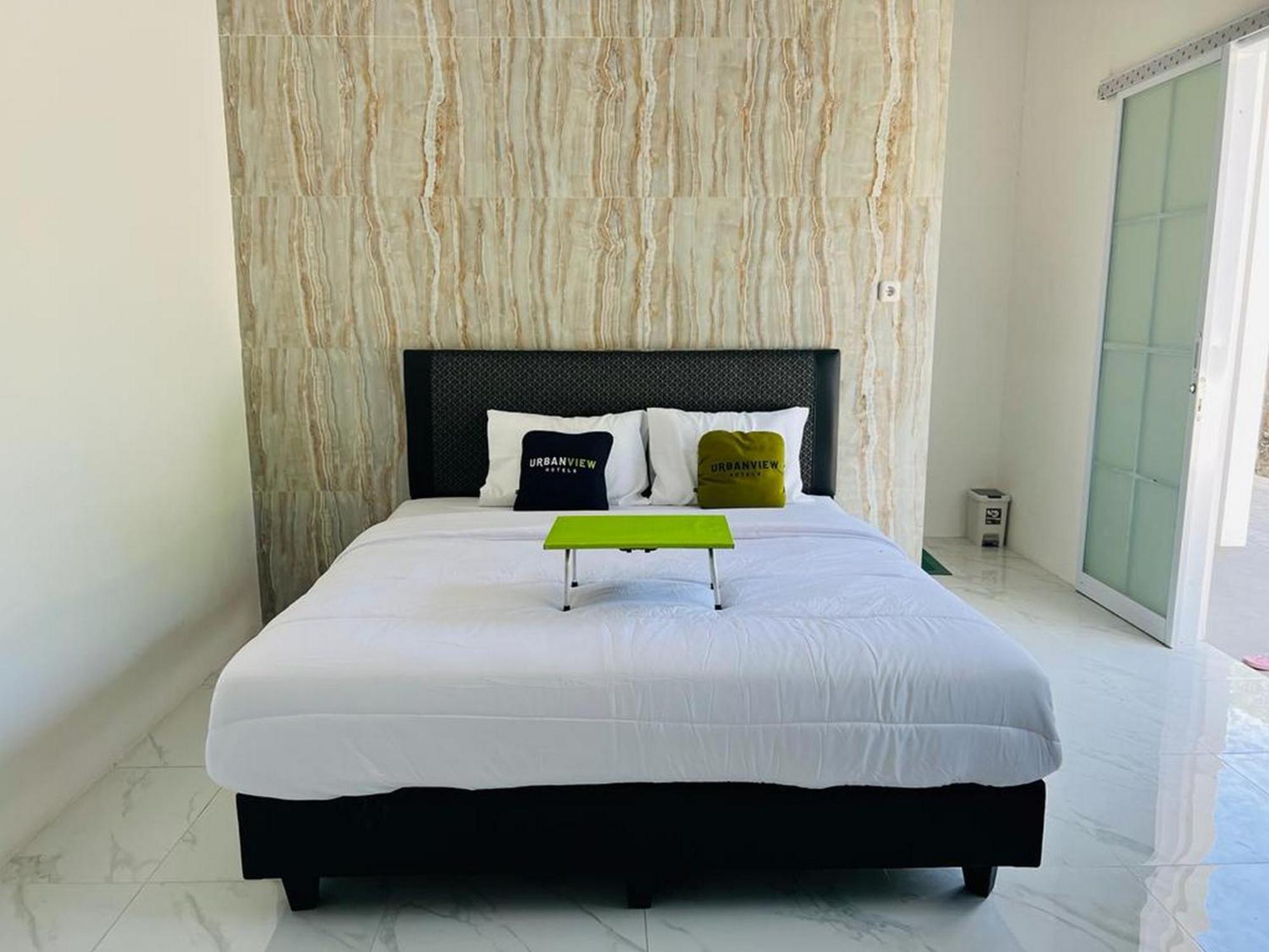 Urbanview Hotel Nimara Ngawi By Reddoorz Екстериор снимка