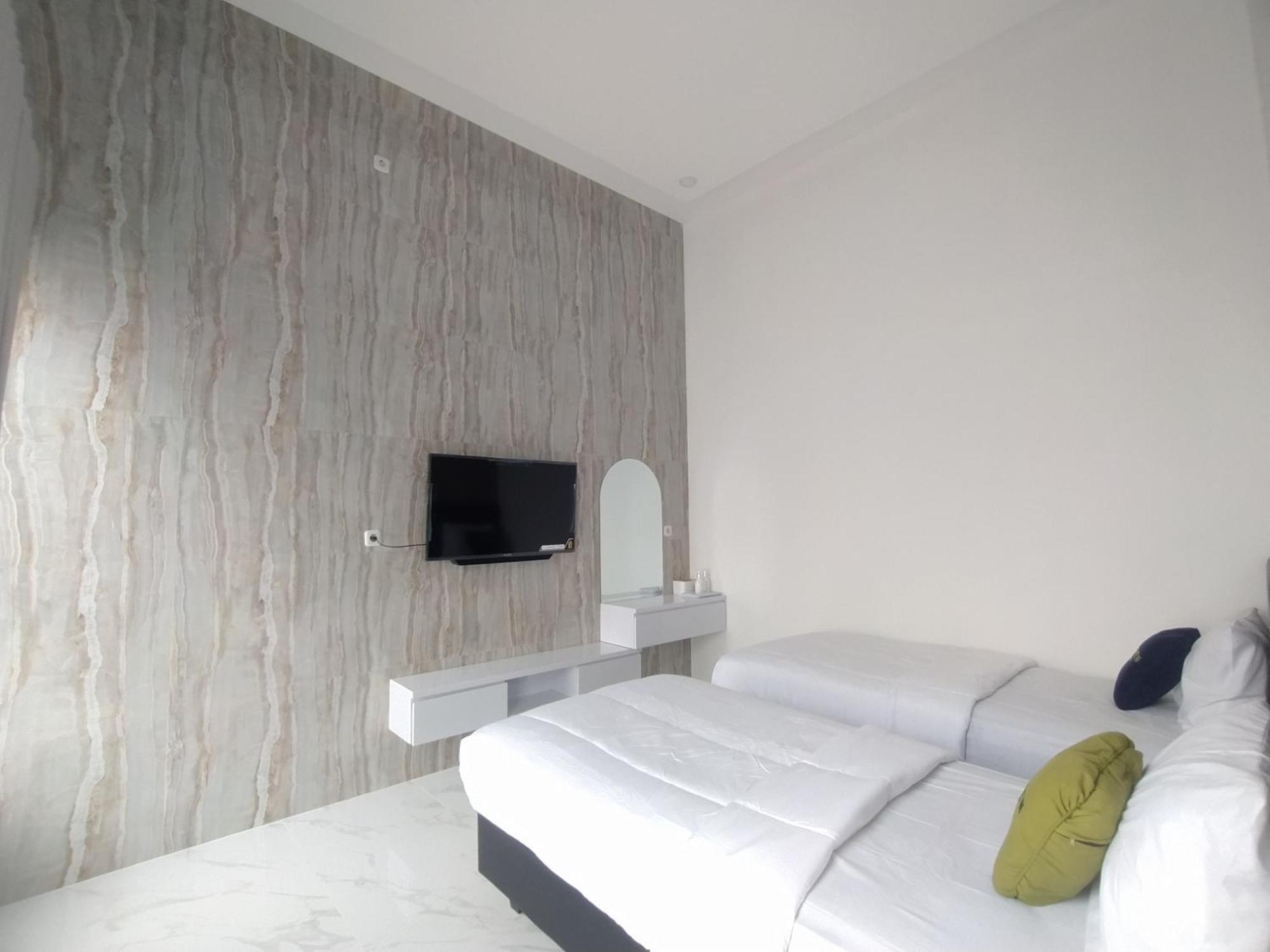 Urbanview Hotel Nimara Ngawi By Reddoorz Екстериор снимка