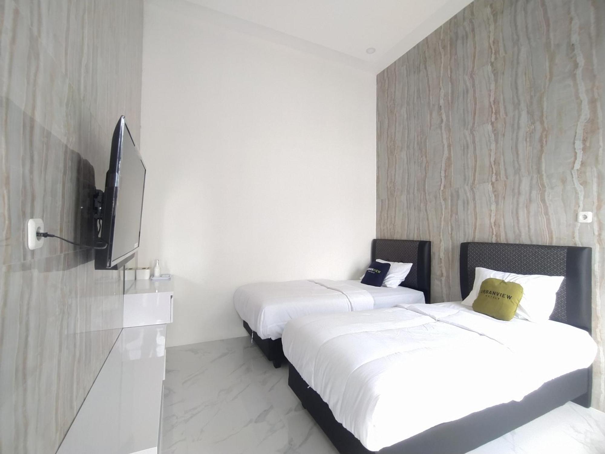 Urbanview Hotel Nimara Ngawi By Reddoorz Екстериор снимка