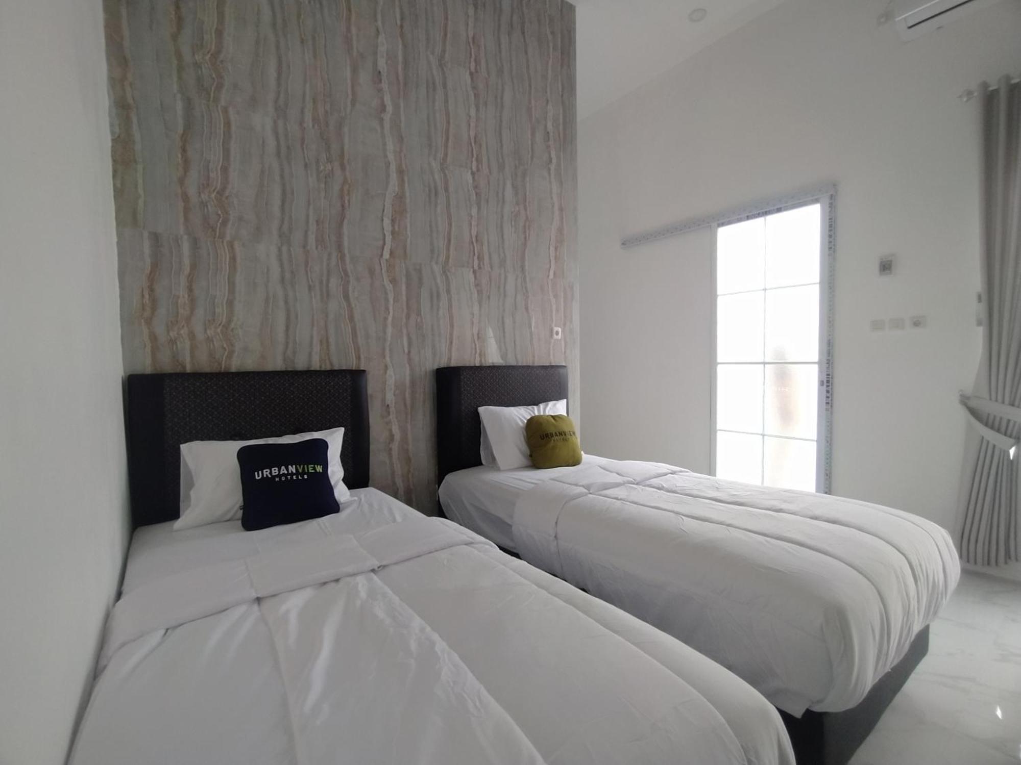 Urbanview Hotel Nimara Ngawi By Reddoorz Екстериор снимка