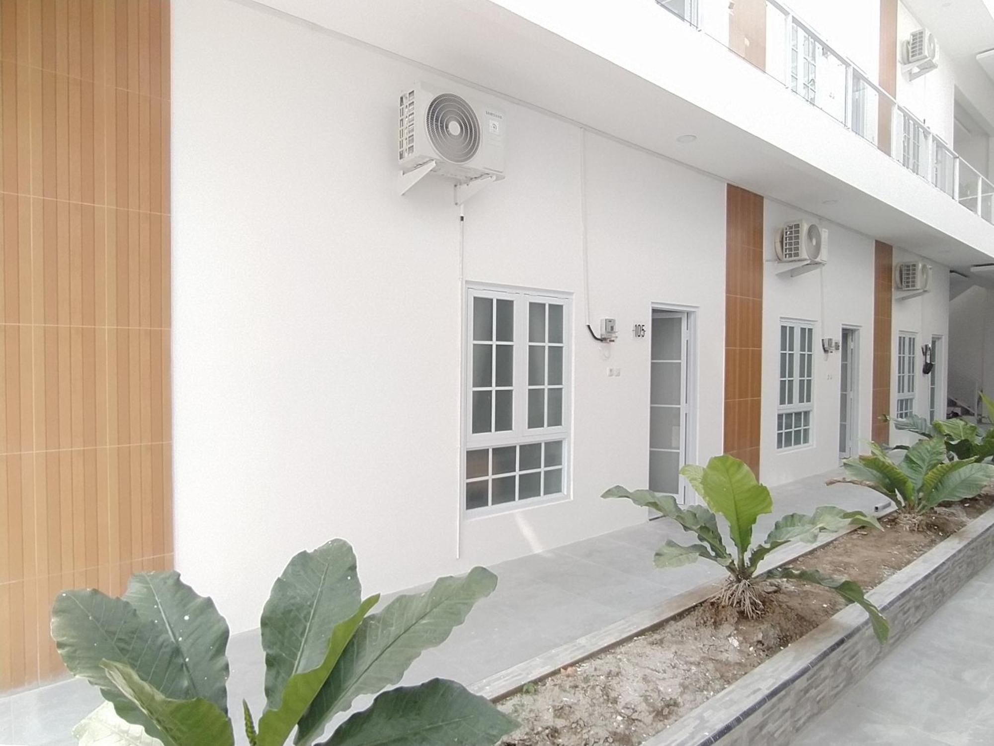 Urbanview Hotel Nimara Ngawi By Reddoorz Екстериор снимка