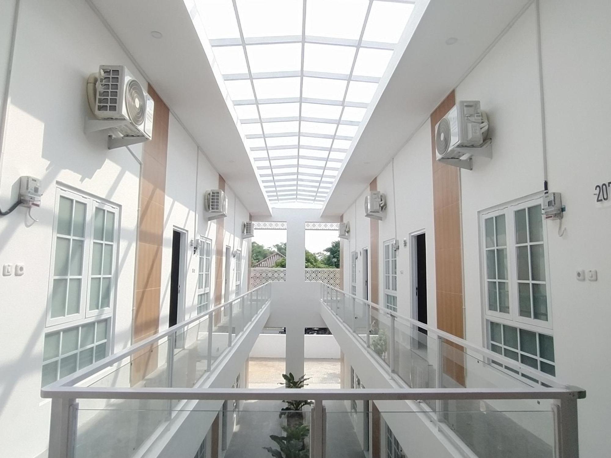 Urbanview Hotel Nimara Ngawi By Reddoorz Екстериор снимка