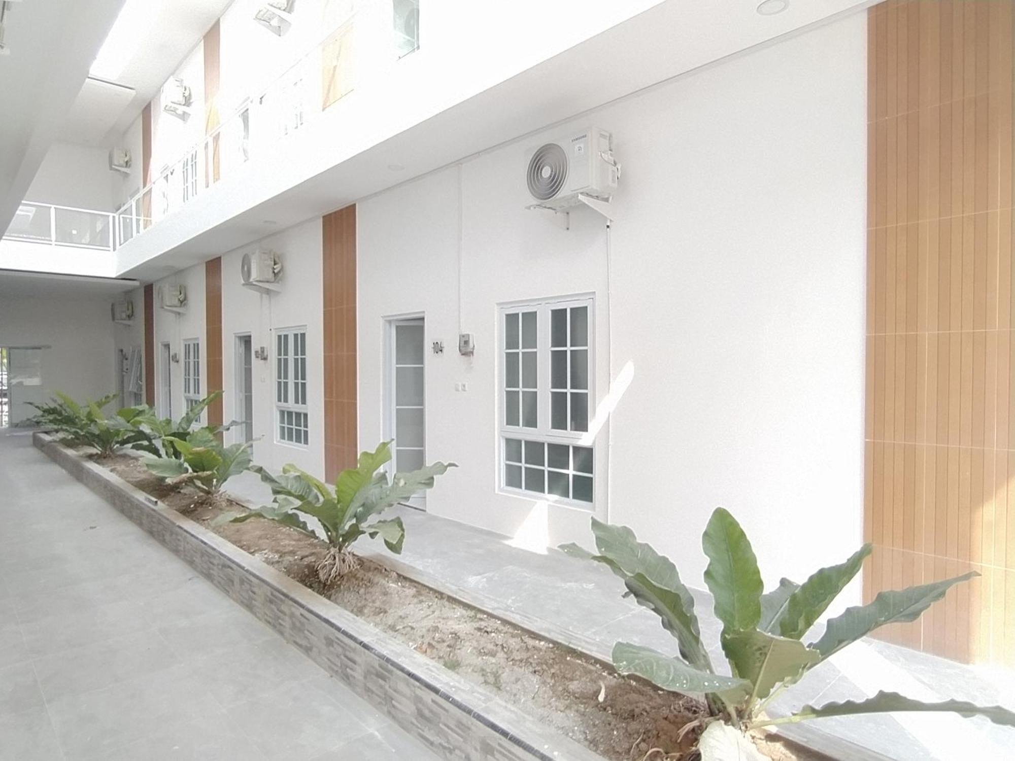 Urbanview Hotel Nimara Ngawi By Reddoorz Екстериор снимка